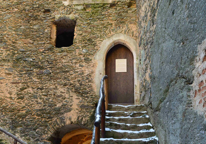 Gotisches Portal mit dem charakteristischen Spitzbogen.
