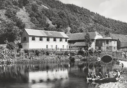 Novohrádecký (podle jména mlynáře nazývaný také "Winningerův") mlýn, fotografie pochází z první poloviny 20. století.
