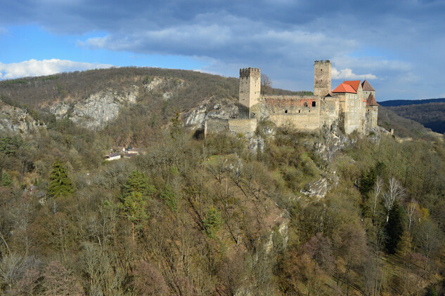 Vyhlídka na rakouský hrad Hardegg.